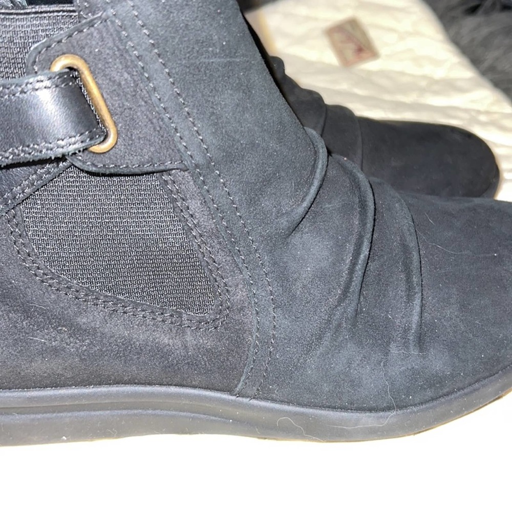 Clark's ankle boots with zipper closure and rubber soles , size 7 - Picture 7 of 13